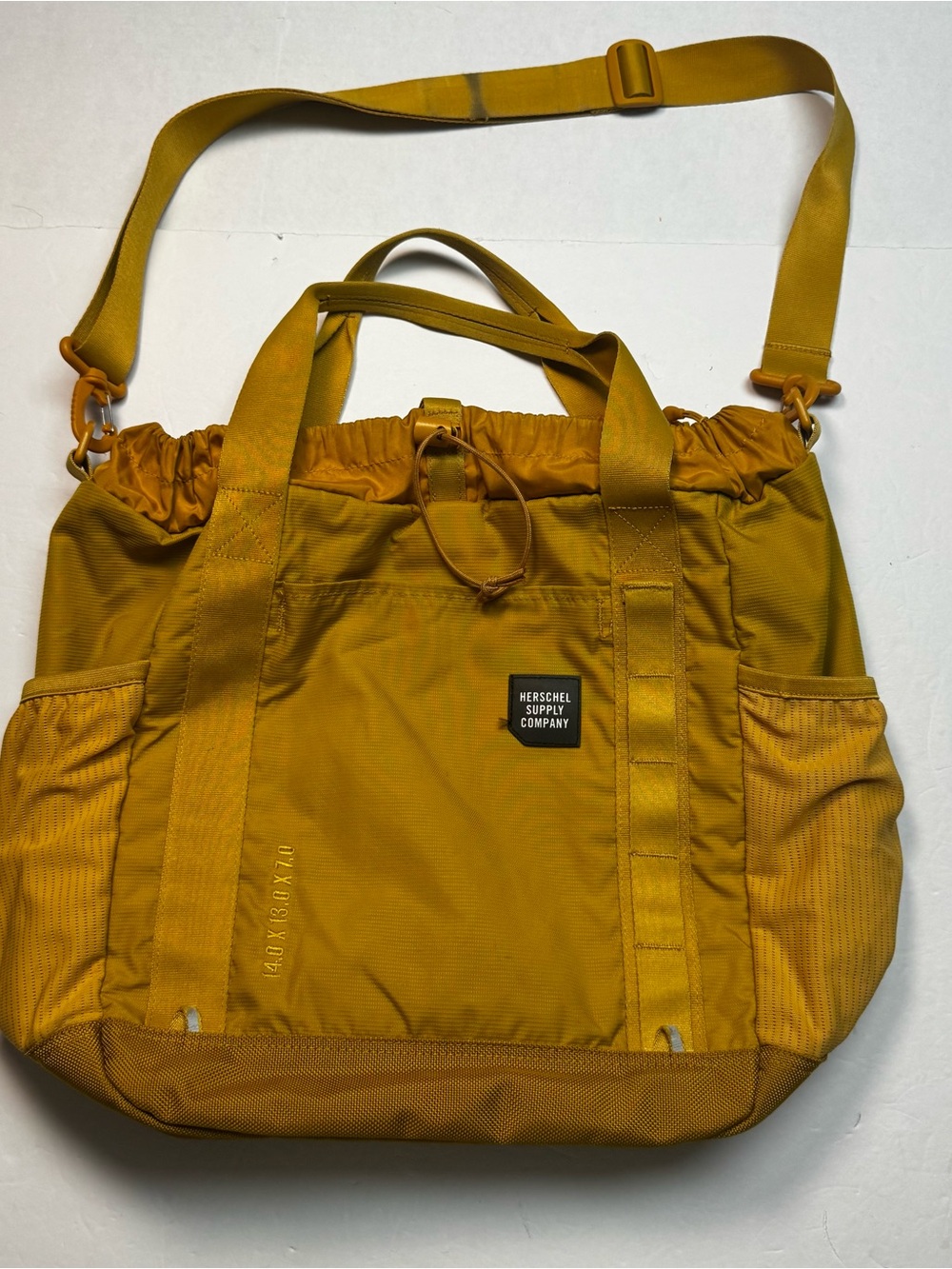 Rare Herschel Supply Co. Barnes Trail Tote In Yellow Mustard Water Resistant - Picture 3 of 15